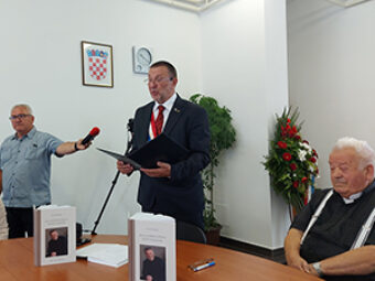 Predstavljena knjiga „Mons. Marijan Ožura – Živjeti s crkvom“, Cetingrad, 7. kolovoza 2022.
